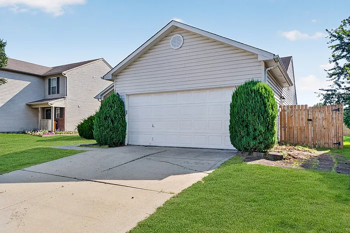 3 bed, 2.0 bath, 1244 sqft, $1,620 — Photo 3