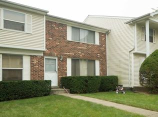 108 Jamestown Ln, Bolingbrook, IL 60440