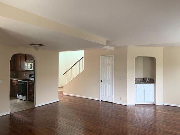 3rd image of 2080 Cliff Dr