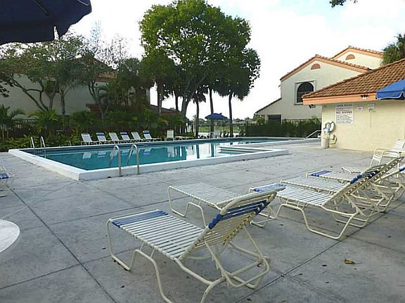4th image of 3530 Emerald Oaks Dr