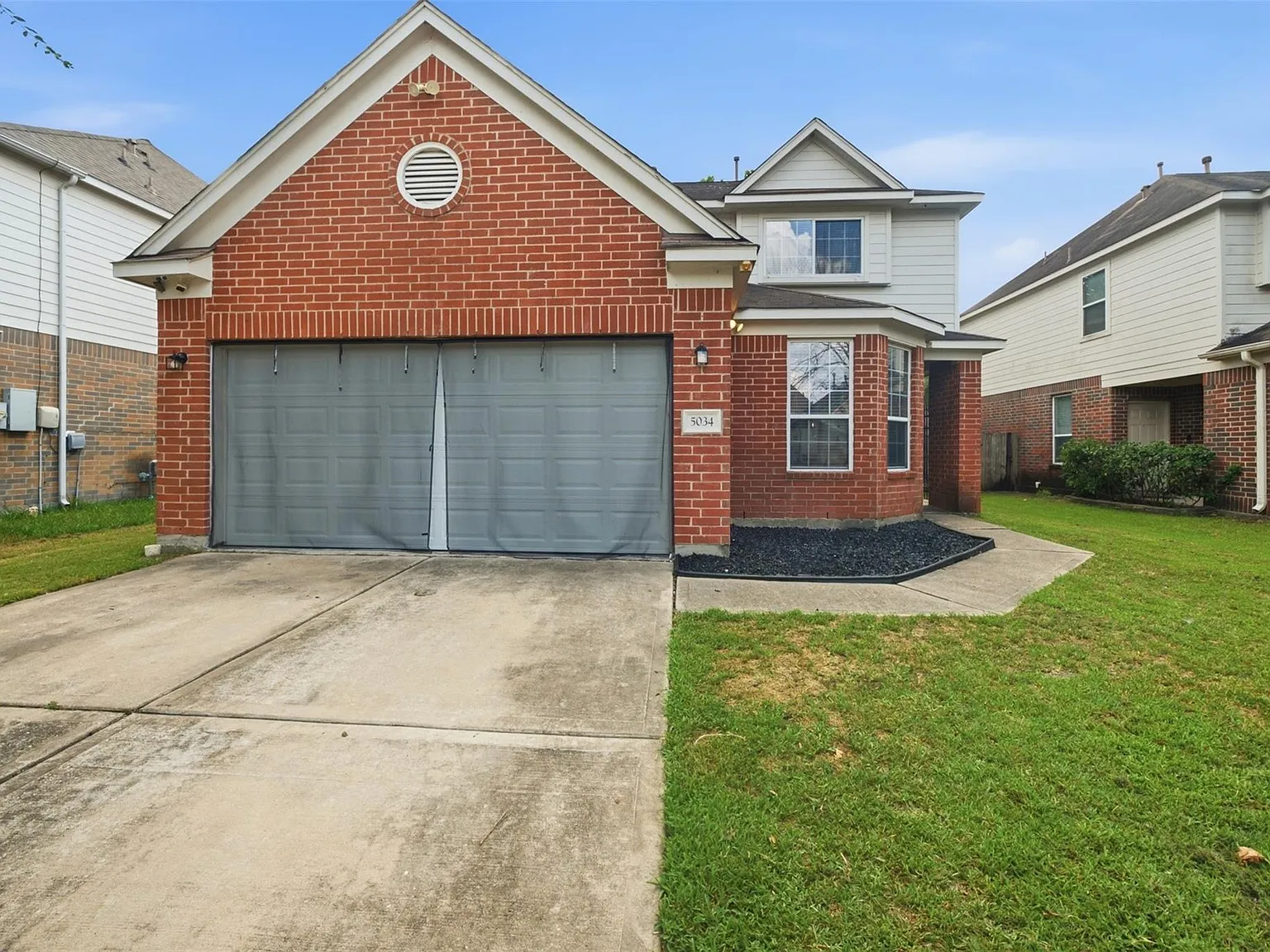 3 bed, 2.5 bath, 2344 sqft, $2,400 — Photo 1