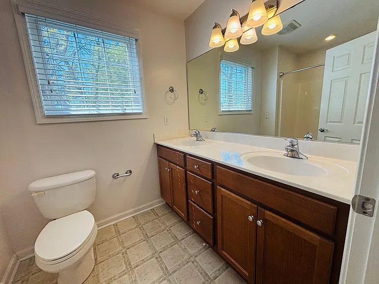 200 Meadow Dr — Photo 14