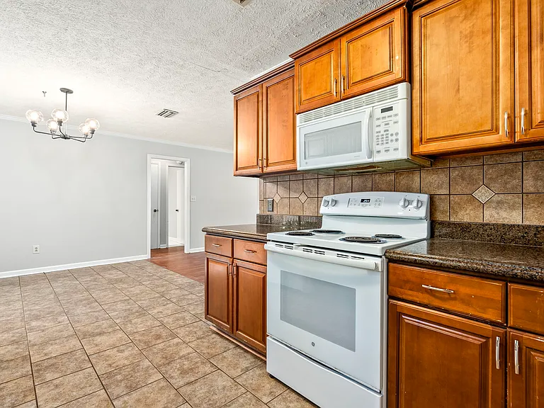1309 Sanders St — Photo 8