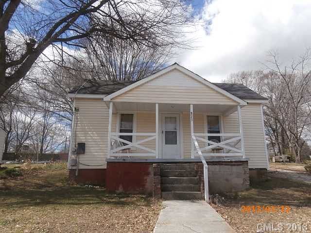 2nd image of 823 S Dalton St