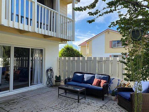 3rd image of 171 Seabreeze Cir #171