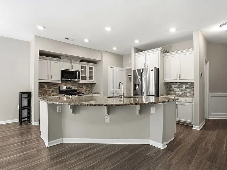 1017 Epiphany Rd — Photo 9