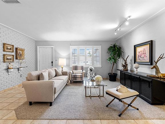5th image of 9075 SW 48th St