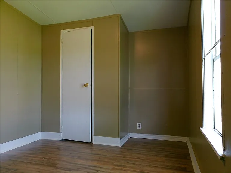 2501 McDonald Rd — Photo 11