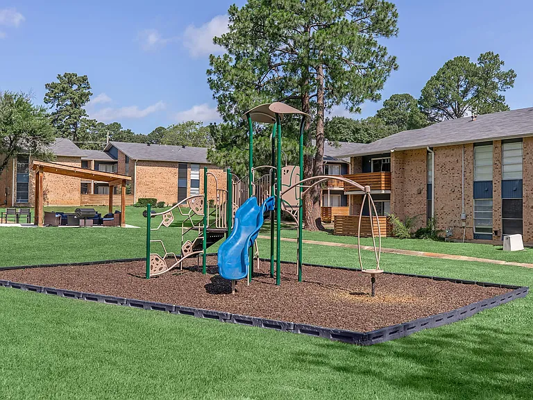 Scenic Pines Apartments — Photo 15