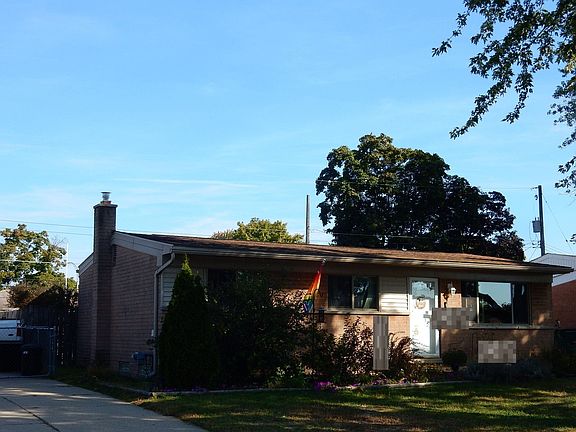 3rd image of 34102 Florence St