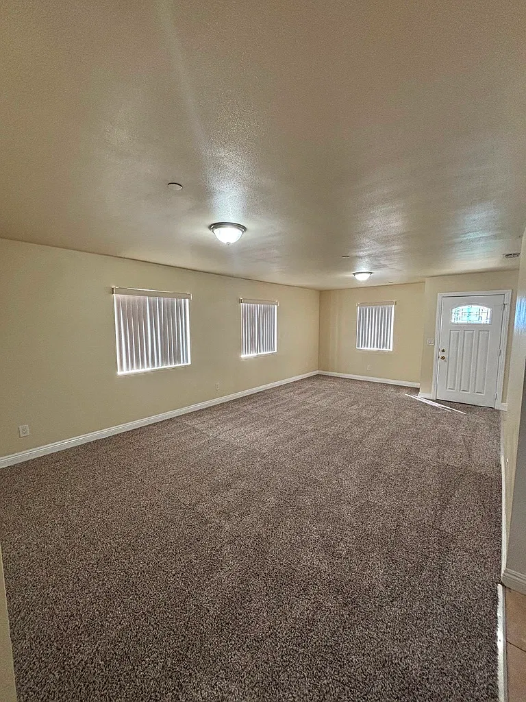 5 bed, 1755 sqft, $4,000 — Photo 4