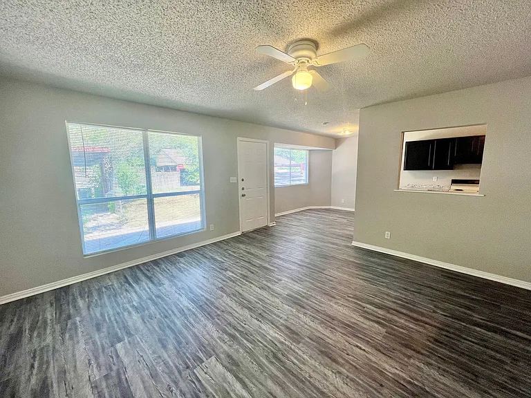 1211 Churing Dr — Photo 3