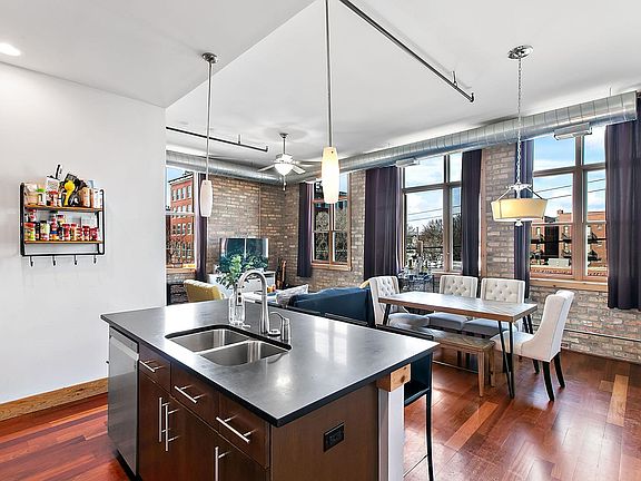 3rd image of 3133 N Lakewood Ave APT 3D
