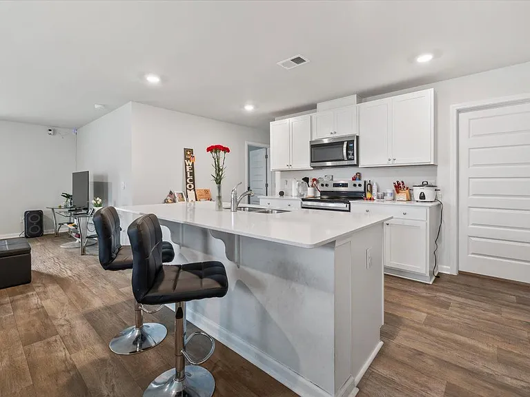 214 Ellie Way — Photo 4