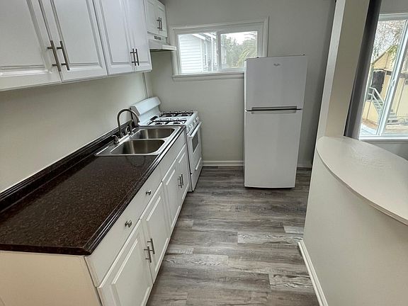 3rd image of 466 Cypress Ave
