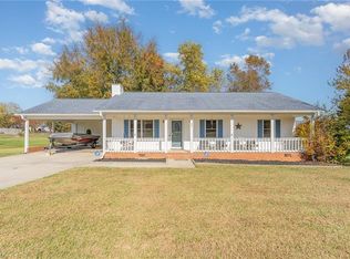 587 Lee Rd, Thomasville, NC 27360