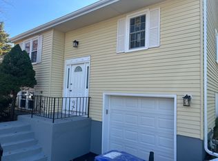 21 Brick Walk Ln, Newington, CT 06111