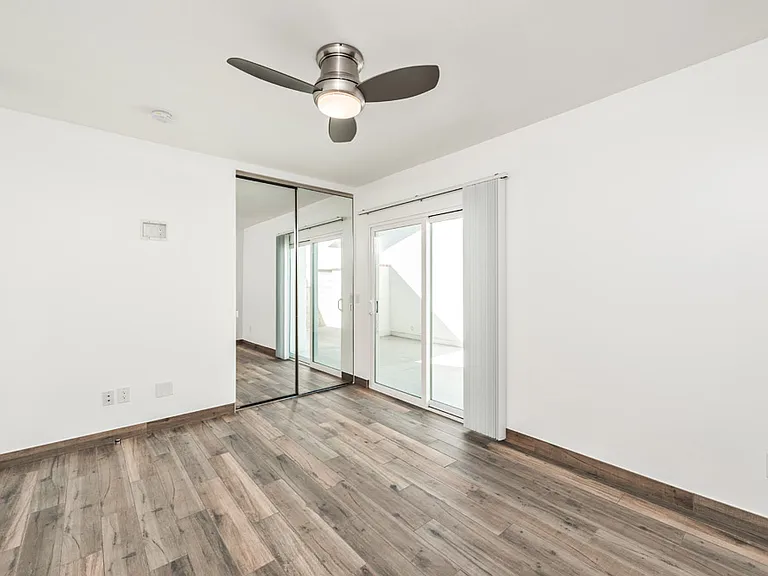 557 N Olive St #B — Photo 9