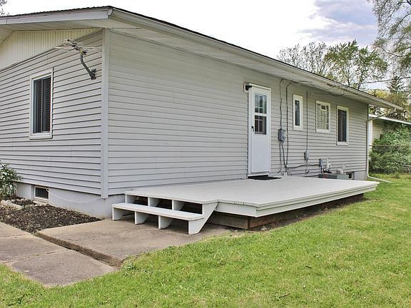 2nd image of 2332 N Circle Dr