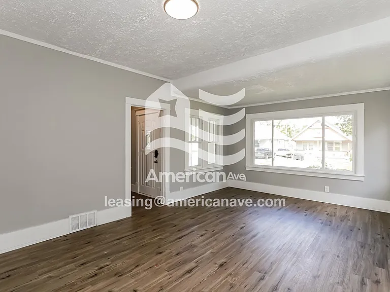 1392278_004_wm_-_living_room_13193107.jpg