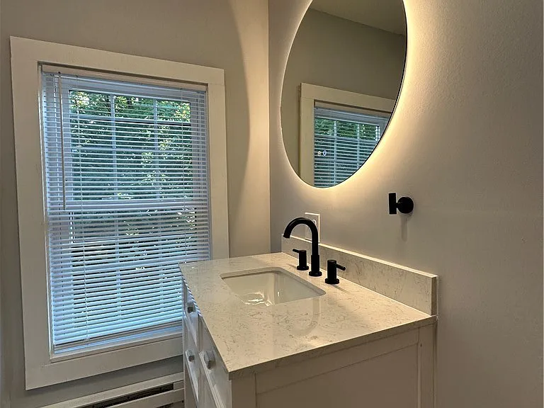 408 E Laurel St — Photo 29