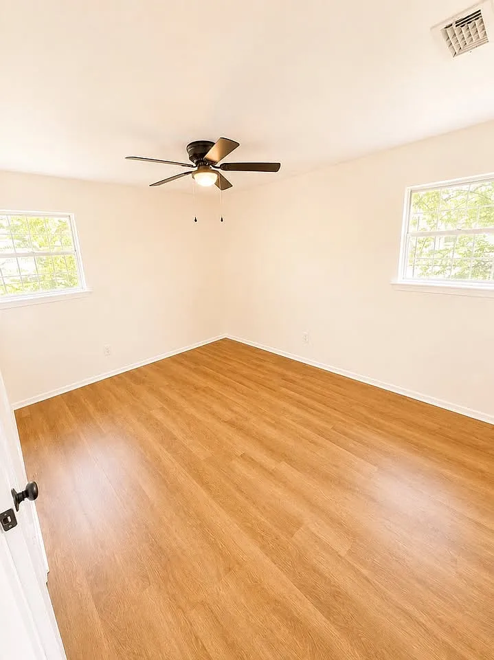 3 bed, 1298 sqft, $2,100 — Photo 1