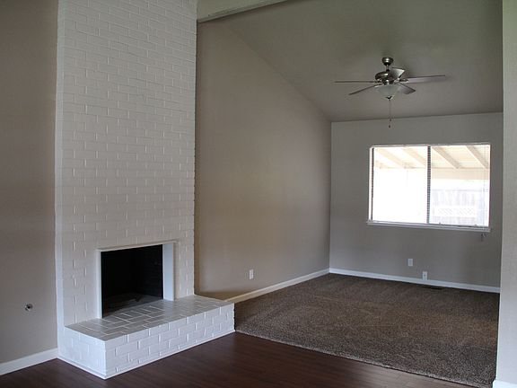 Wood-burning fireplace 