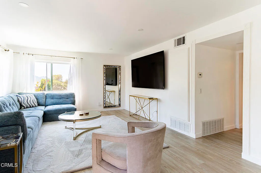 2 bed, 2.0 bath, 868 sqft, $4,600 — Photo 1