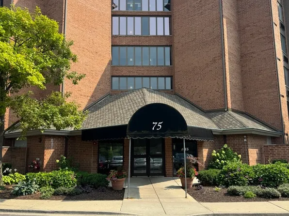 75 Kristin Cir Unit 302, Schaumburg, IL 60195