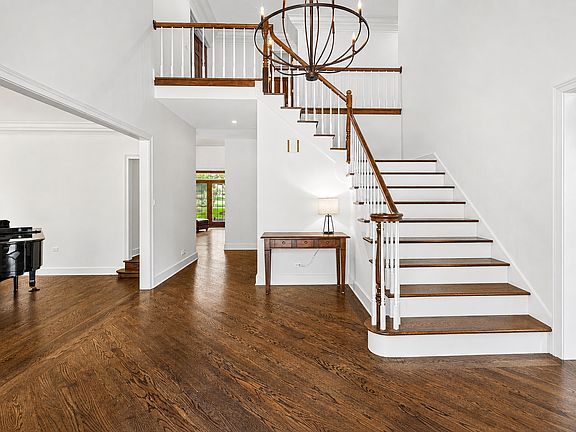 2nd image of 704 Burr Ridge Clb