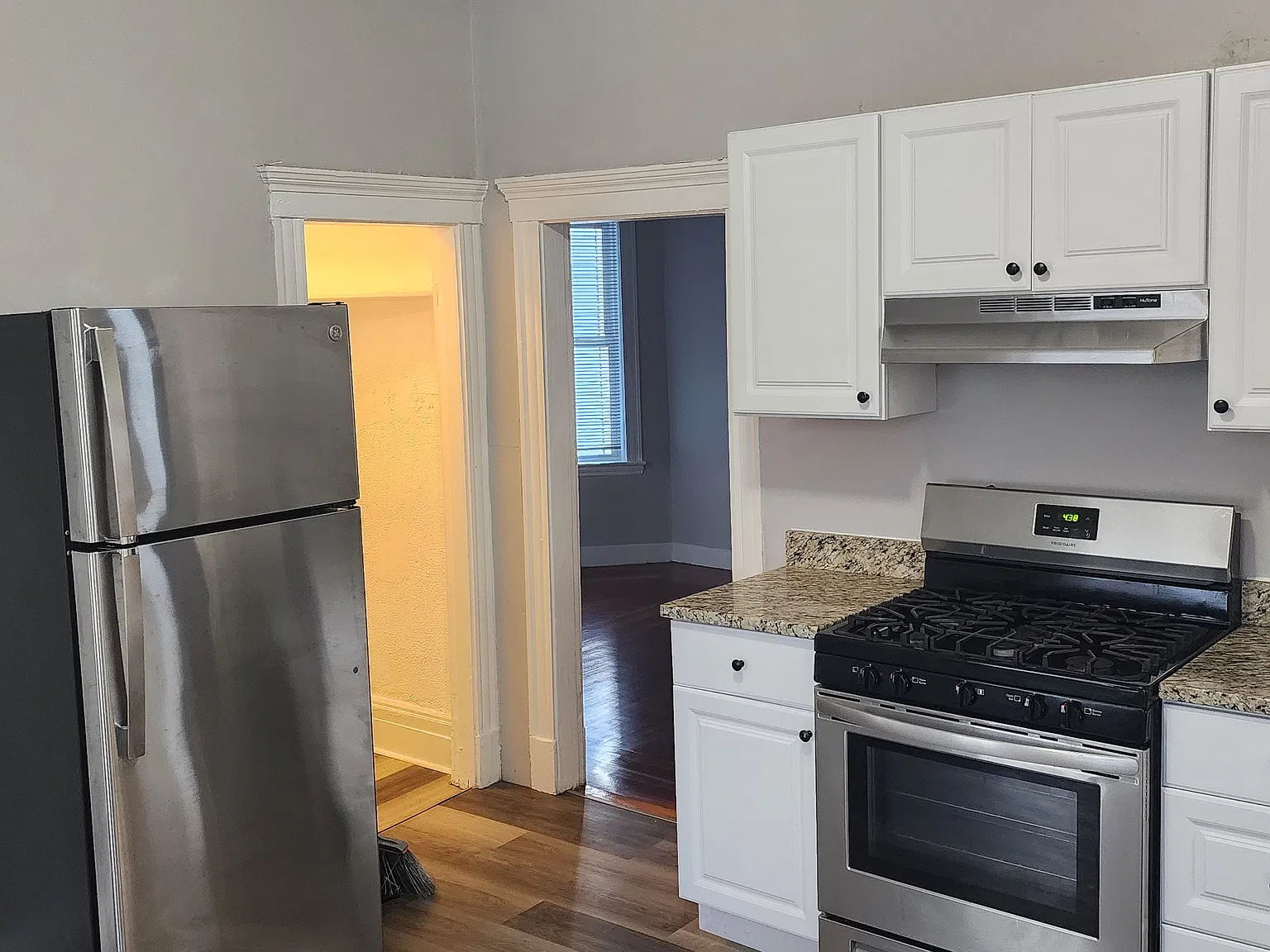 3 bed, 1200 sqft, $3,150 — Photo 3