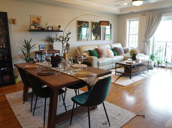 1909 W Diversey Pkwy APT 402