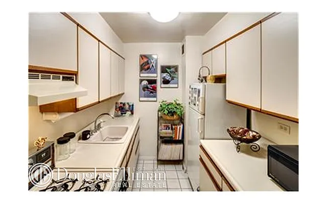 Sold by Douglas Elliman | media 20