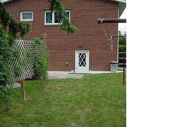 2nd image of 608 Marilyn Dr