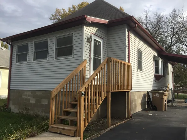 229 2nd St, West Des Moines, IA 50265