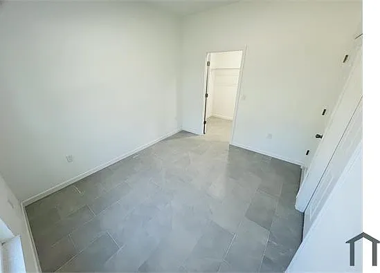 1114 Cellini St E — Photo 10