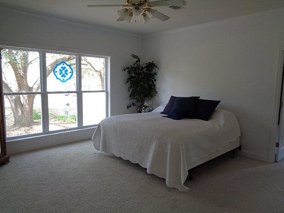5th image of 282 Vinland Cir