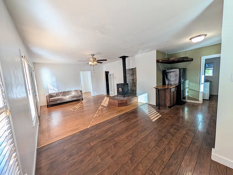 934 Bush St — Photo 2