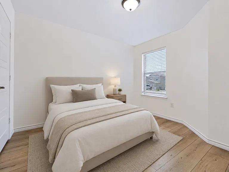1030 Gruma — Photo 12