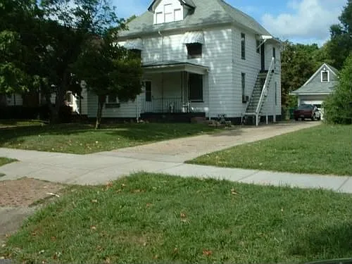 1513 N Linn St photo 1