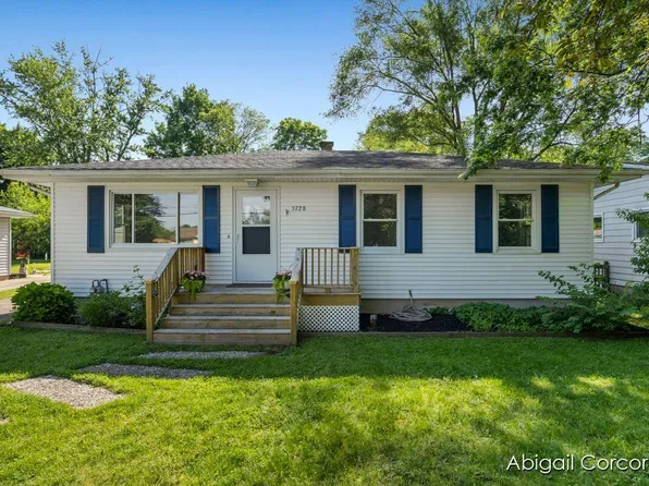 3728 Fitzhugh Ave NE, Grand Rapids, MI 49525