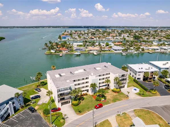 12525 3rd St E APT 104, Treasure Island, FL 33706