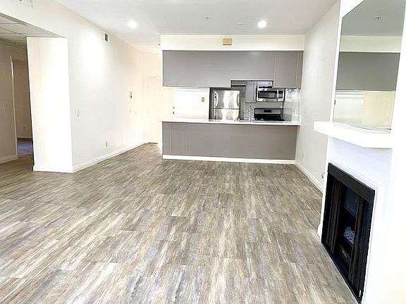 3rd image of 3742 Jasmine Ave #211