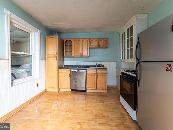 3rd image of 120 W 7th Ave