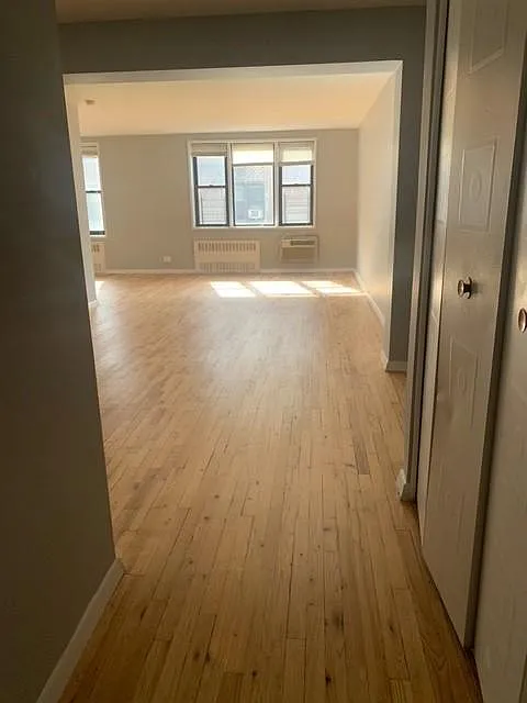 Studio, 695 sqft, $1,899 — Photo 1