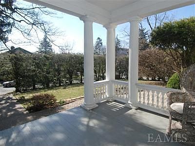 3rd image of 525 Cortlandt Ave