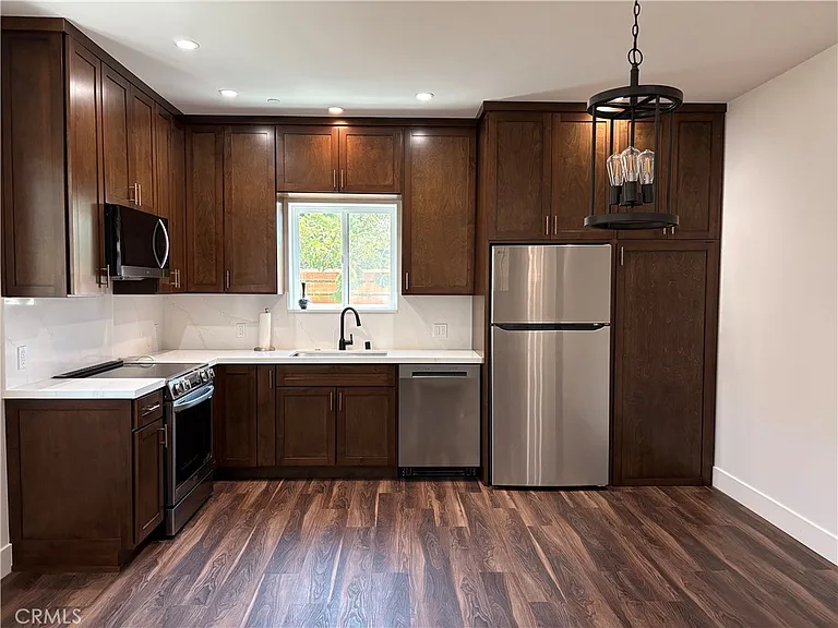 7128 McLennan Ave — Photo 2