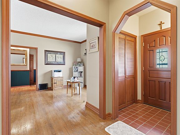 4th image of 1200 Glen Oak St