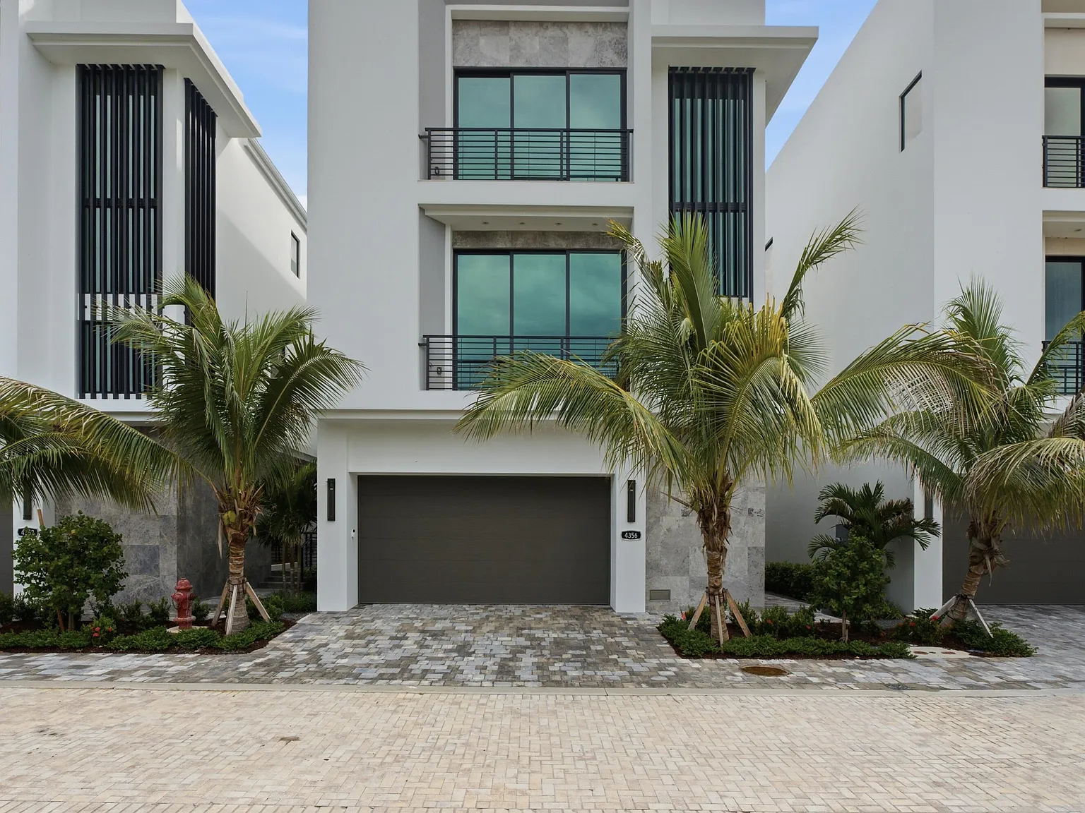 4 bed, 6.0 bath, 3911 sqft, $15,000 — Photo 2