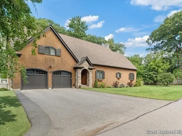 14 Bretton Rd, Dover, MA 02030